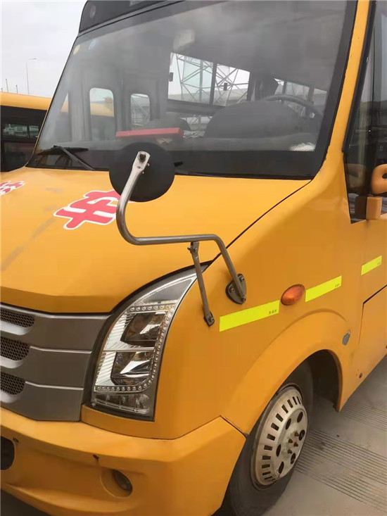 二手25座校車